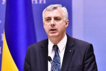 Кабмин снова урезает расходы на образование