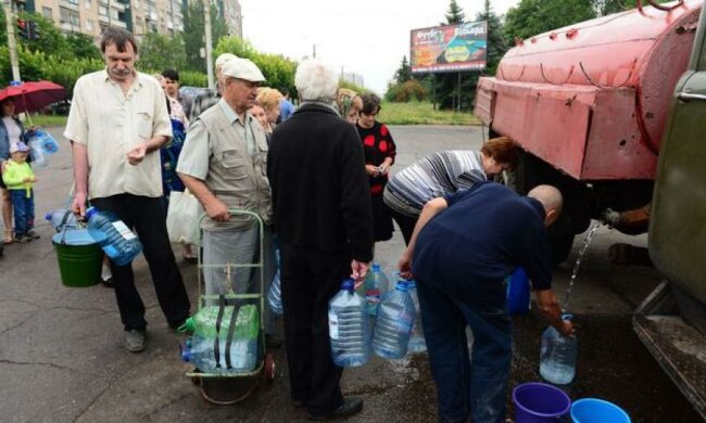 Террористы завозят воду в оккупированный Металист раз в неделю