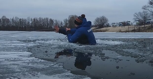 Провалился под лед, скриншот: Youtube