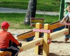 Неизвестные бросили гранату на детской площадке в Запорожье