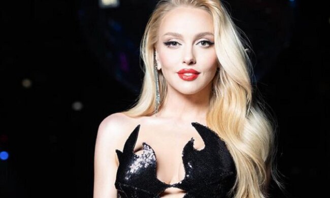 Невгамовна Полякова начепила на голову башту замість кокошника: "Олька-рубероїд"