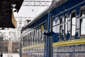 Франківчанин опинився під колесами потяга, янгол-охоронець рятує разом з лікарями