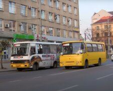 Во Франковске маршрутчиков застукали на мерзком занятии с пенсионерами