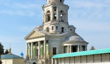 Страстный секс пары на колокольне монастыря снял дрон