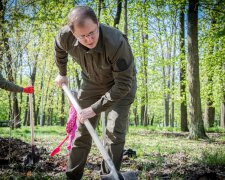 Министр Руслан Стрелец