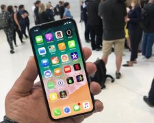 Купуйте "вісімку": Apple затримує виробництво iPhone X