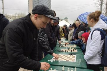 Ватажки "ДНР" заховалися від шахтарів за спинами молоді