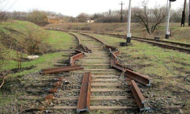 Макіївські сепаратисти ріжуть залізницю на металобрухт