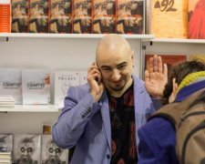 Выпал из окна: соцсети поглумились над смертью украинского поэта