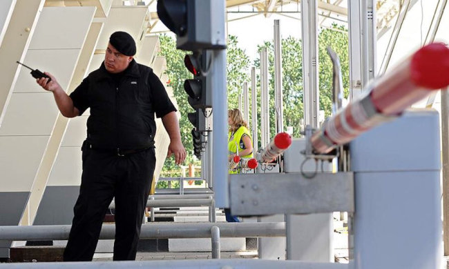 "Віджали" Крим, відберуть і останні копійки: люди Путіна повернули лихі 90-е на півострів, нічого святого