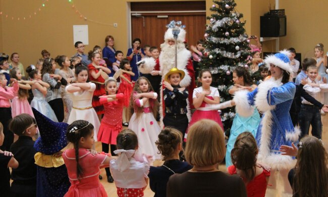 Школьница умерла прямо на сцене: немыслимая трагедия на новогоднем празднике