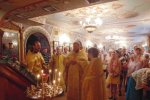 Чудо? У французькому храмі вода перетворилась на дещо міцніше за вино