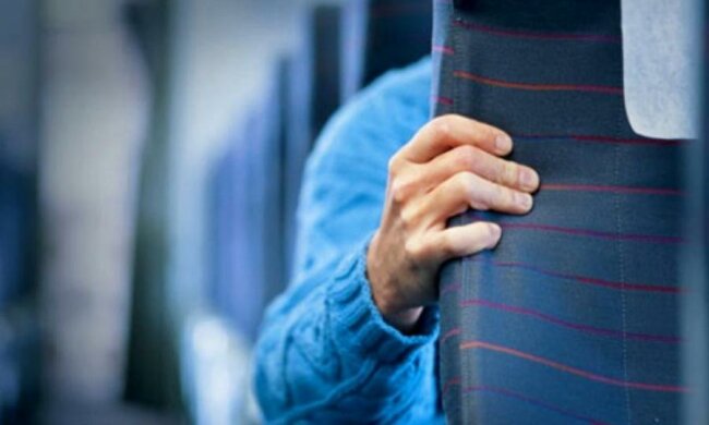 Заснуть или напиться: что делать, если боишься летать на самолетах 