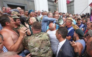 Стычки в горсовете: активным украинцам грозит срок