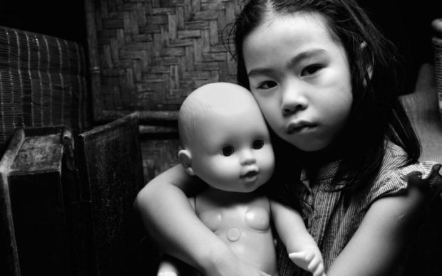 Лікарі ахнули: китаєць привіз на огляд малолітню "дружину"