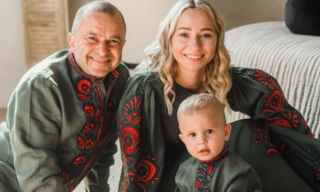 Репяхова и Павлик с сыном, фото из Instagram