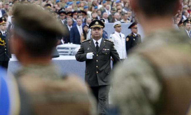 Полторак на параде приручил квадрокоптер и заставил сеть биться в конвульсиях