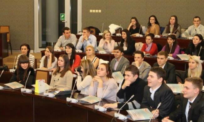 Україна готується стати учасницею міжнародної програми оцінки студентів