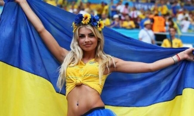 Полконтинента влюбилось в украинскую болельщицу Евро-2016