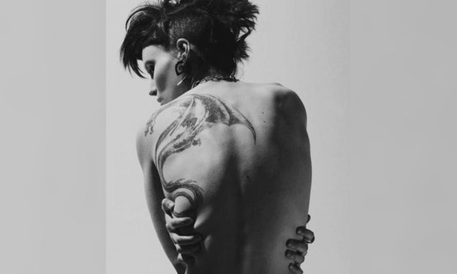 Молодая девушка потеряла ребенка и стала калекой на всю жизнь: причина в татуировке