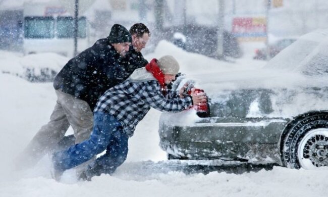 В снегопад «героев парковки» будут штрафовать на 800 грн 
