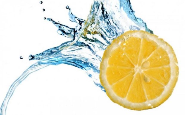 Лимонная вода: можно ли считать ее утренним напитком