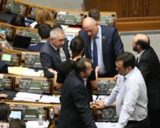 "Украинский выбор": Власть действует заодно с радикалами
