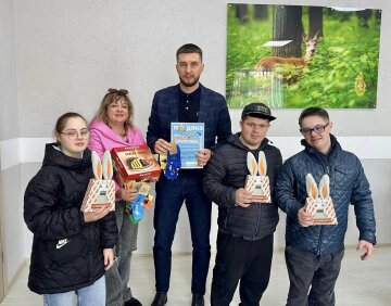 "Сонячні" гості в екоінспекції: як дитячі усмішки та різнокольорові шкарпетки об’єднали житомирських екологів