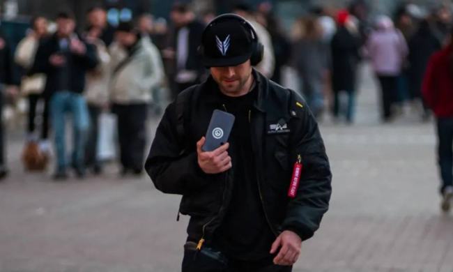 Українці, телефон, фото із соцмереж