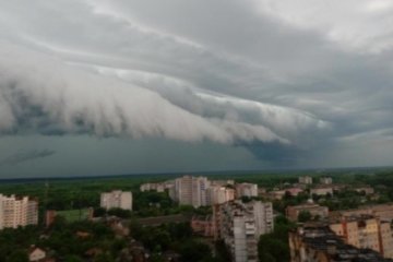 Чернигов "накрыло" апокалиптическими волнами