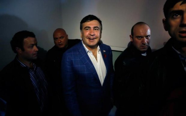 Саакашвили передал Порошенко привет из Польши