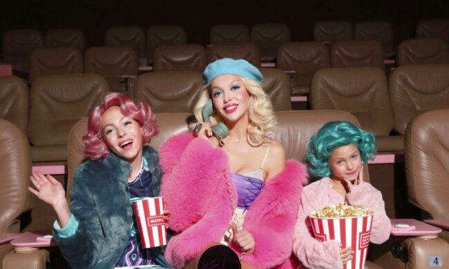 Полякова з доньками