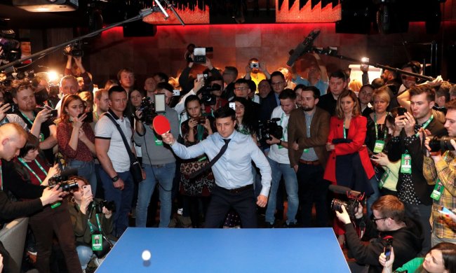 Головне за ніч: дебати Зеленського з Порошенком, "бонусна" пенсія та загадкова смерть напередодні виборів