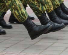 З горщика – на плац: під Києвом п'ятирічний малюк отримав повістку в армію