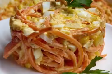 Салат с копченым сыром и морковкой по-корейски, кадр из видео