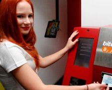 У Києві з'явилися автомати для утилізації гривні