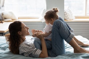 Невинная привычка с серьезными последствиями: почему нельзя сюсюкать с детьми