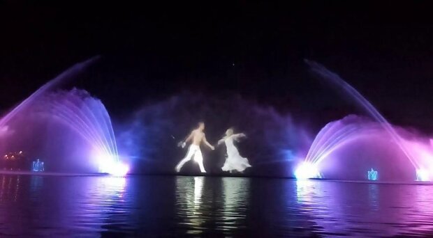 Останнє шоу перед сном: у Вінниці на зиму прощаються із знаменитими фонтанами