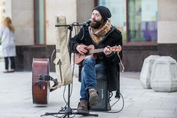 Горланив "хіти Путіна": у Львові розправилися з вуличним музикантом