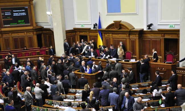 Верховна Рада, нардепи заблокували трибуну та крісло спікера - Знай.ua