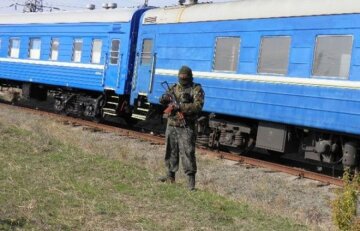 У Краснодон прибули 20 вагонів з російською зброєю