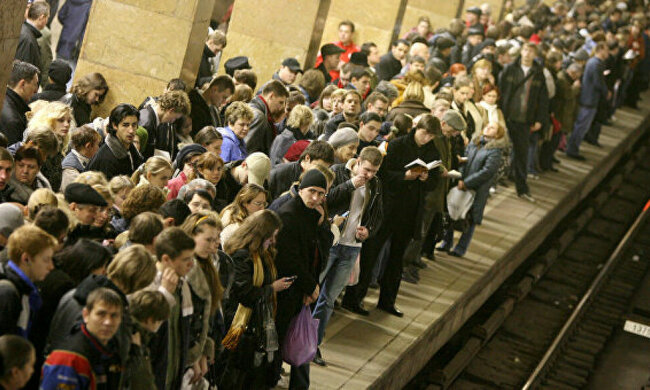 "Лезли по головам": в киевском метро возникла массовая давка, - первые кадры дичи