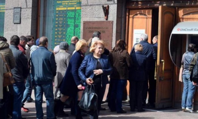 Украинцы гребут кредиты. В НБУ объяснили, что произошло