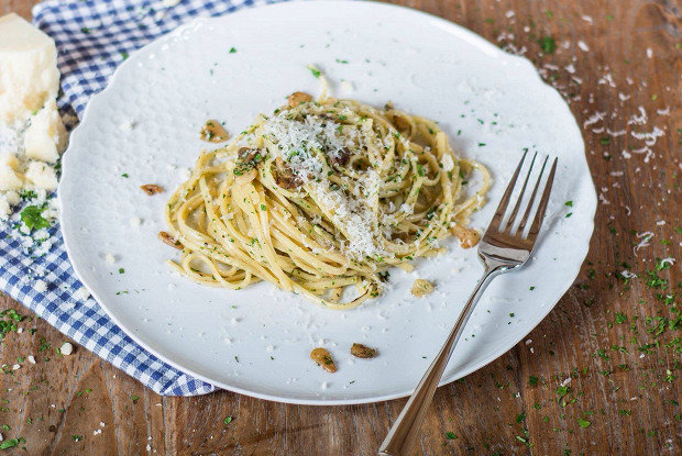 Как сделать спагетти с чесноком и маслом за 20 минут
