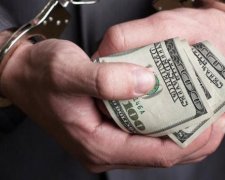 Суд відправив за ґрати двох здирників у погонах