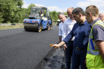 Львів'яни тицьнули носом Гройсмана в українські дороги: який прем'єр, такий і ремонт
