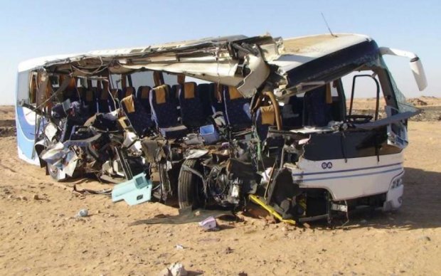 Десятки поранених і загиблих: переповнений автобус потрапив у криваву ДТП