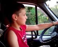 Заради дідуся й бабусі внук викрав автомобіль