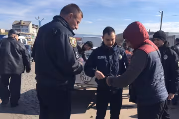 Поїхала погостювати: під Вінницею зникла молода красуня в яскравих кросівках