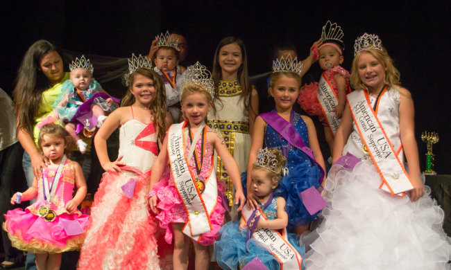 Інтимна епіляція і уколи ботокса: мама піддала 8-річну дівчинку справжнім тортурам заради перемоги в конкурсі краси